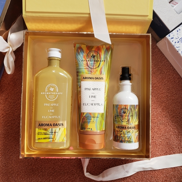 Bath and body VS GIFT SETS - Picture 3 of 6